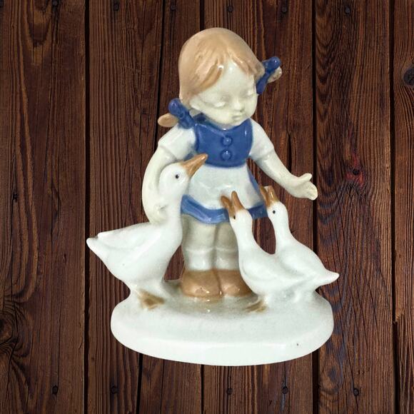 Vintage Porcelain Girl with Geese Figurine | 1950s-70s | Cottagecore Farmhouse - Picture 5 of 10